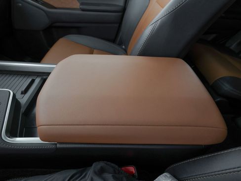 Used 2025 Lexus GX 550 w/ Accessory Package (2T) image 31