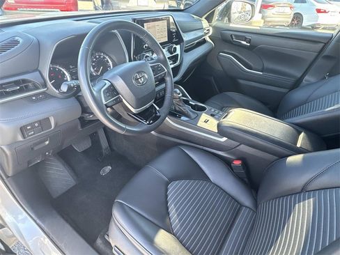 Used 2024 Toyota Highlander XSE image 39