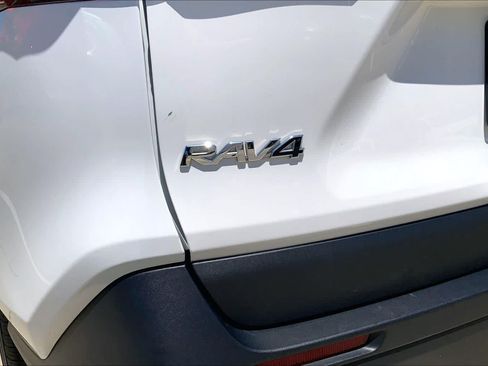 Used 2024 Toyota RAV4 XLE FWD image 32