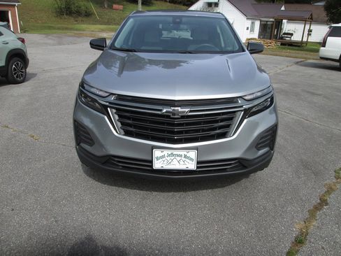 Used 2023 Chevrolet Equinox LS w/ LS Convenience Package image 2