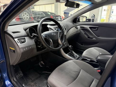 Used 2016 Hyundai Elantra SE w/ Option Group 02 FWD image 19