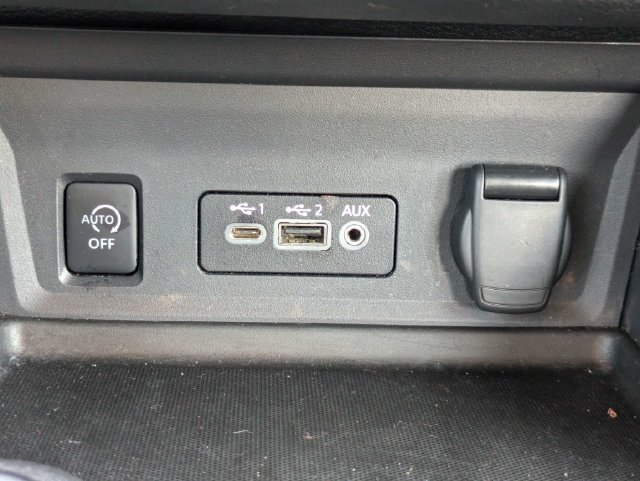 Used 2025 Nissan Sentra SV FWD image 22