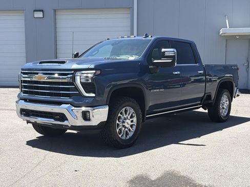 Used 2024 Chevrolet Silverado 2500 LTZ w/ LTZ Convenience Package AWD/4WD image 7
