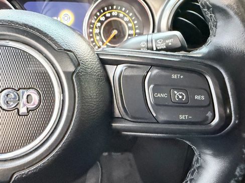 Used 2021 Jeep Gladiator Sport image 14