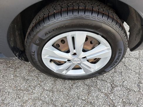 Used 2021 Nissan Kicks S FWD image 18