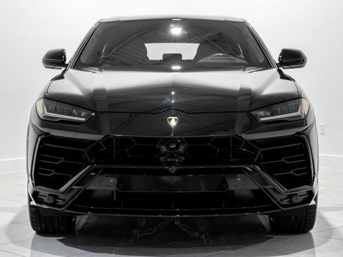Used 2022 Lamborghini Urus image 2