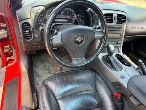 Used 2006 Chevrolet Corvette Coupe w/ Preferred Equipment Group RWD image 16
