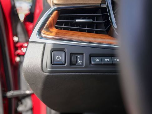 Used 2019 Cadillac XT5 Platinum AWD/4WD image 12