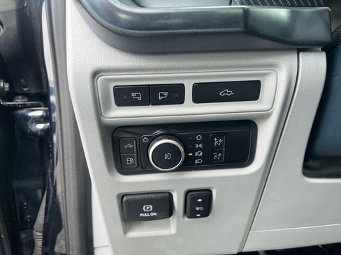 Used 2022 Ford F150 Limited image 32