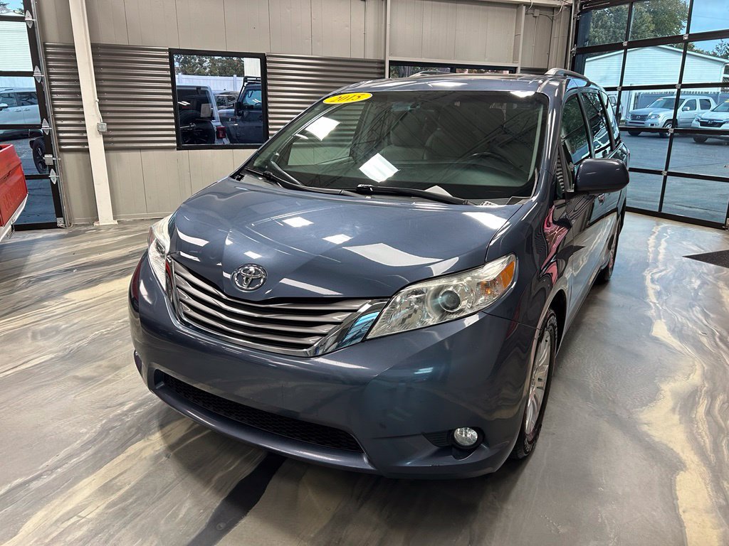 Used 2015 Toyota Sienna XLE FWD image 3