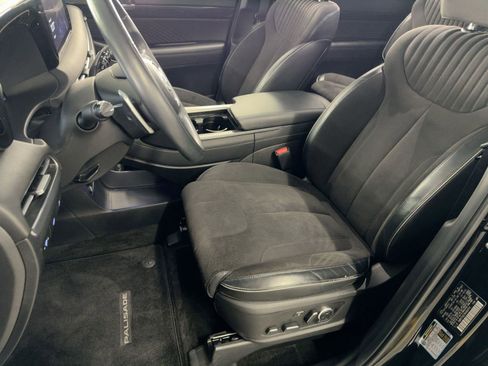 Used 2024 Hyundai Palisade Calligraphy image 5