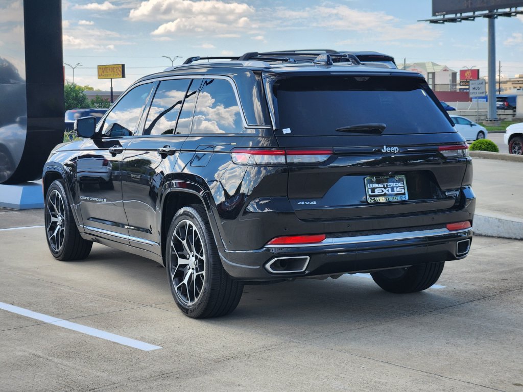 Used 2022 Jeep Grand Cherokee Summit AWD/4WD image 5