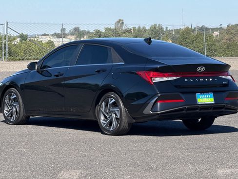 Used 2025 Hyundai Elantra Limited FWD image 5