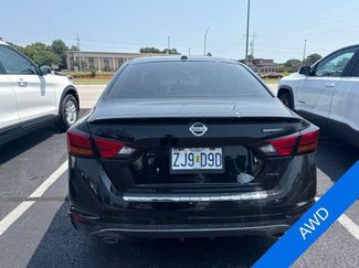 Used 2022 Nissan Altima 2.5 SR w/ Midnight Edition Package AWD/4WD video 2