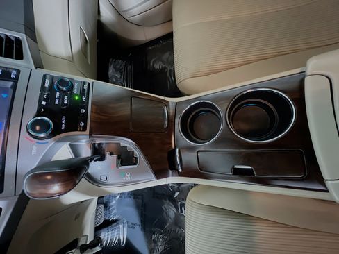 Used 2014 Toyota Venza LE image 24