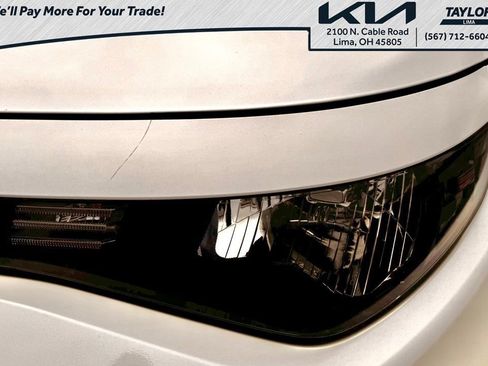 Used 2025 Kia Soul LX w/ LX Technology Package FWD image 17