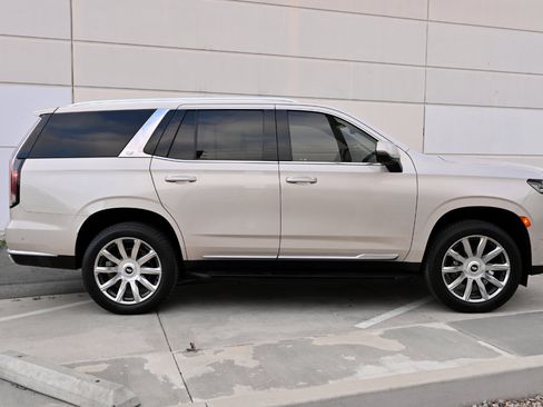 Used 2021 Cadillac Escalade Premium Luxury Platinum image 8