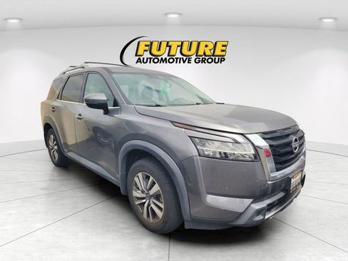 Certified 2022 Nissan Pathfinder SL FWD image 1