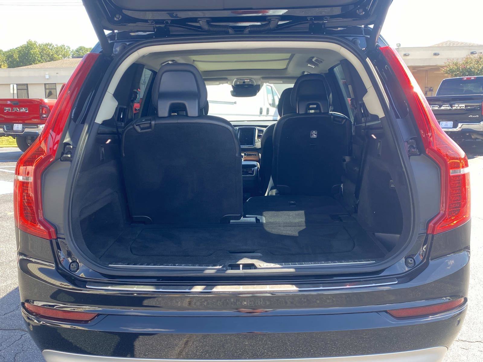 Used 2022 Volvo XC90 T6 Momentum w/ Climate Package AWD/4WD image 7