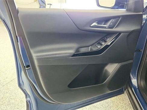 Used 2025 Chevrolet Equinox LT FWD image 34