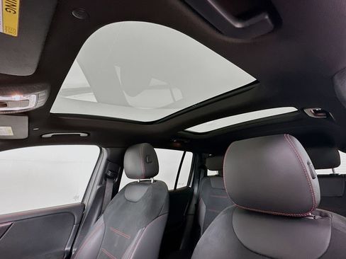 Used 2023 Mercedes-Benz GLB 250 image 23