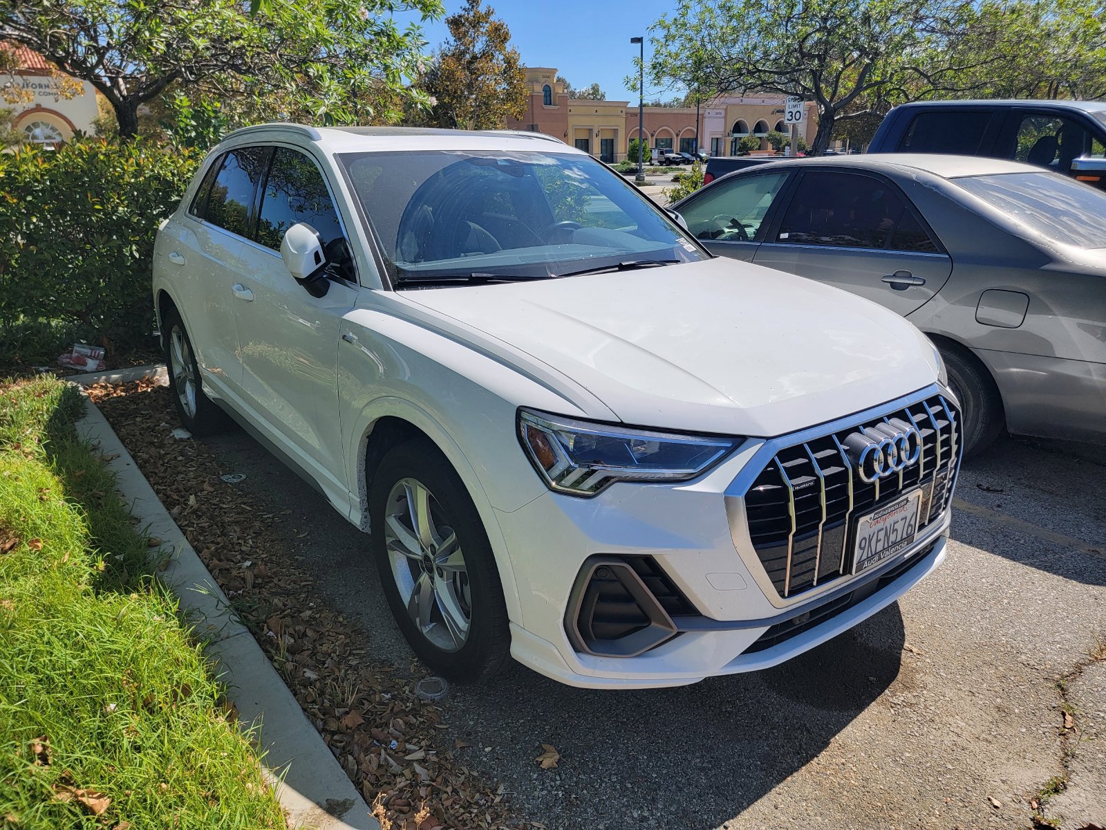 Used 2024 Audi Q3 2.0T Premium AWD/4WD image 2