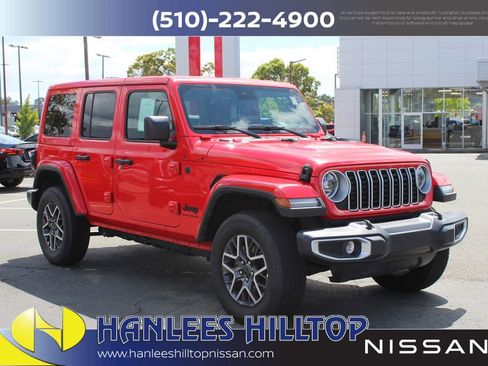 Used 2025 Jeep Wrangler Unlimited Sahara AWD/4WD image 5