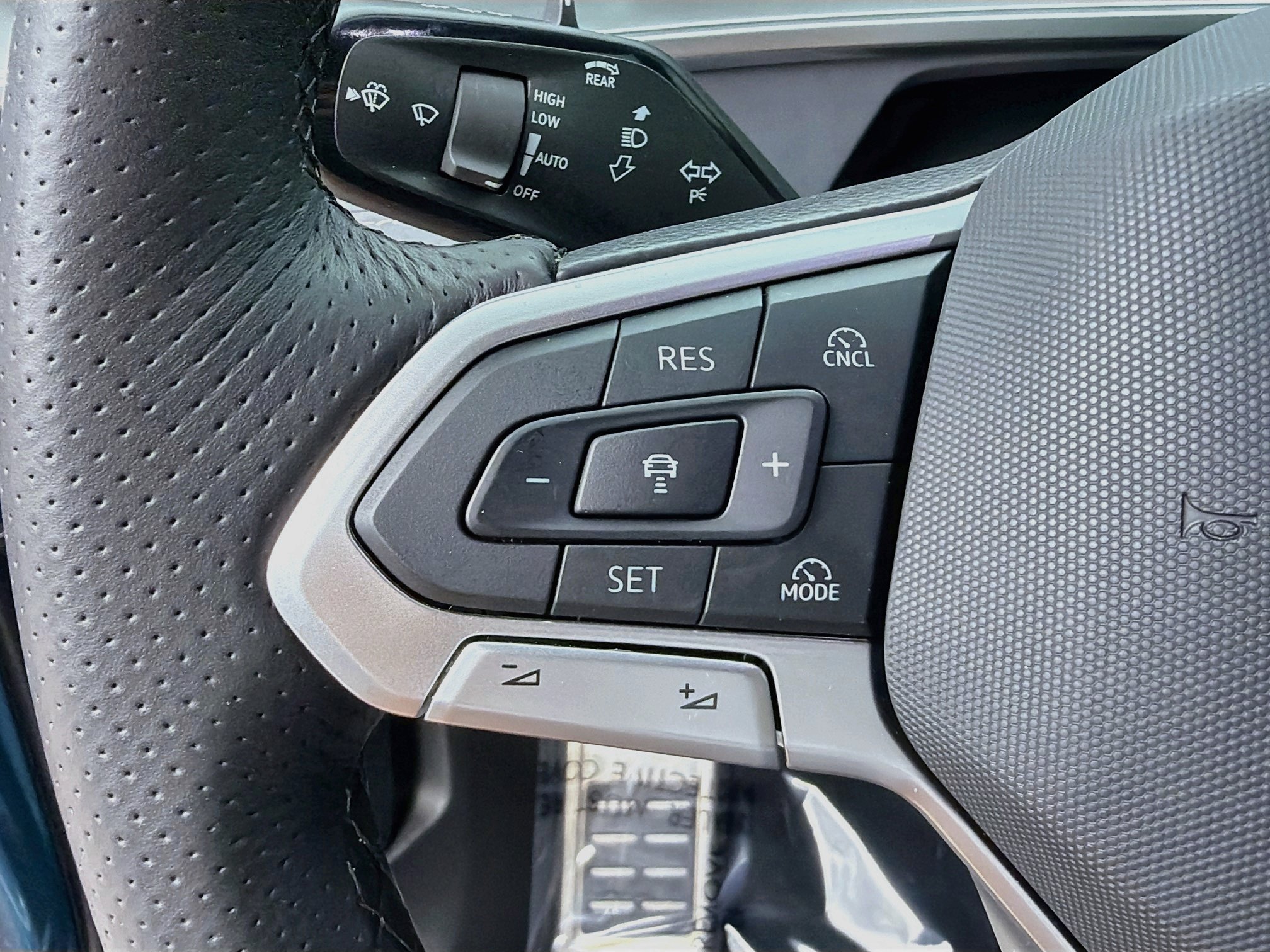 Used 2026 Volkswagen Tiguan SE R-Line AWD/4WD image 37