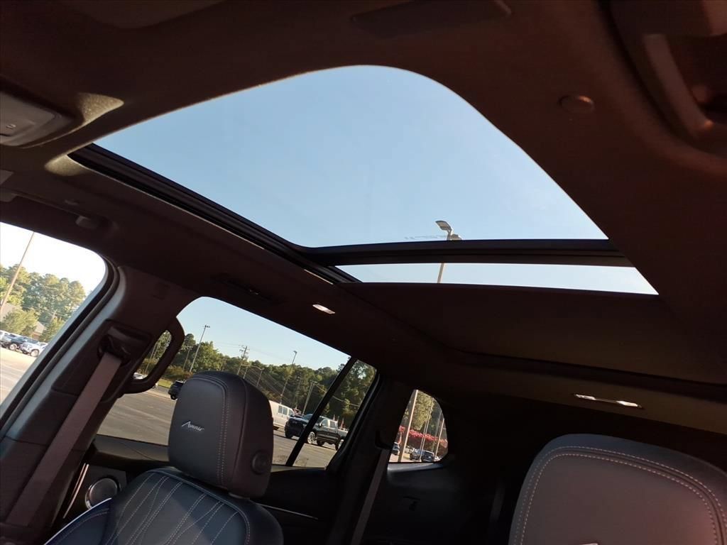 Used 2025 Buick Enclave Avenir w/ Trailering Package, 5000 lbs. FWD image 7