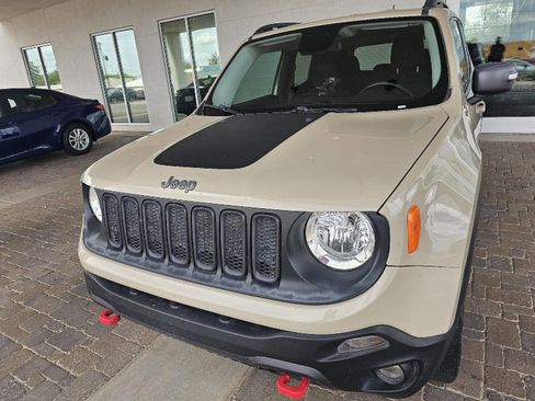 Used 2016 Jeep Renegade Trailhawk w/ Safety & Security Group image 12