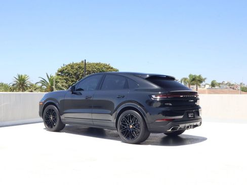 Certified 2025 Porsche Cayenne Coupe w/ Premium Package Plus AWD/4WD image 3
