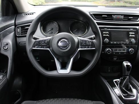 Used 2017 Nissan Rogue S image 19