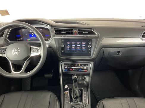Used 2023 Volkswagen Tiguan SE w/ Panoramic Sunroof Package FWD image 16