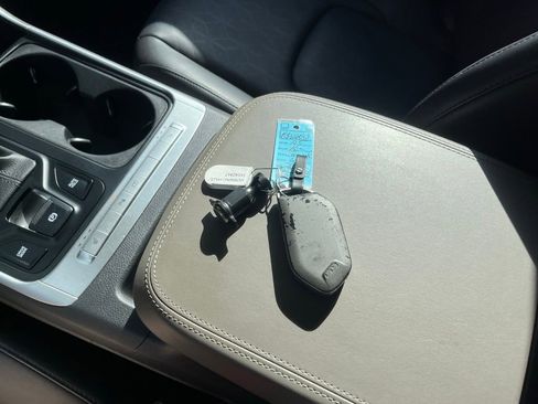 Used 2025 Kia Carnival FWD image 31