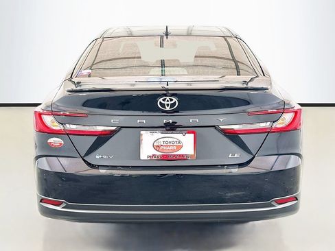 Used 2025 Toyota Camry LE w/ Convenience Package FWD image 5