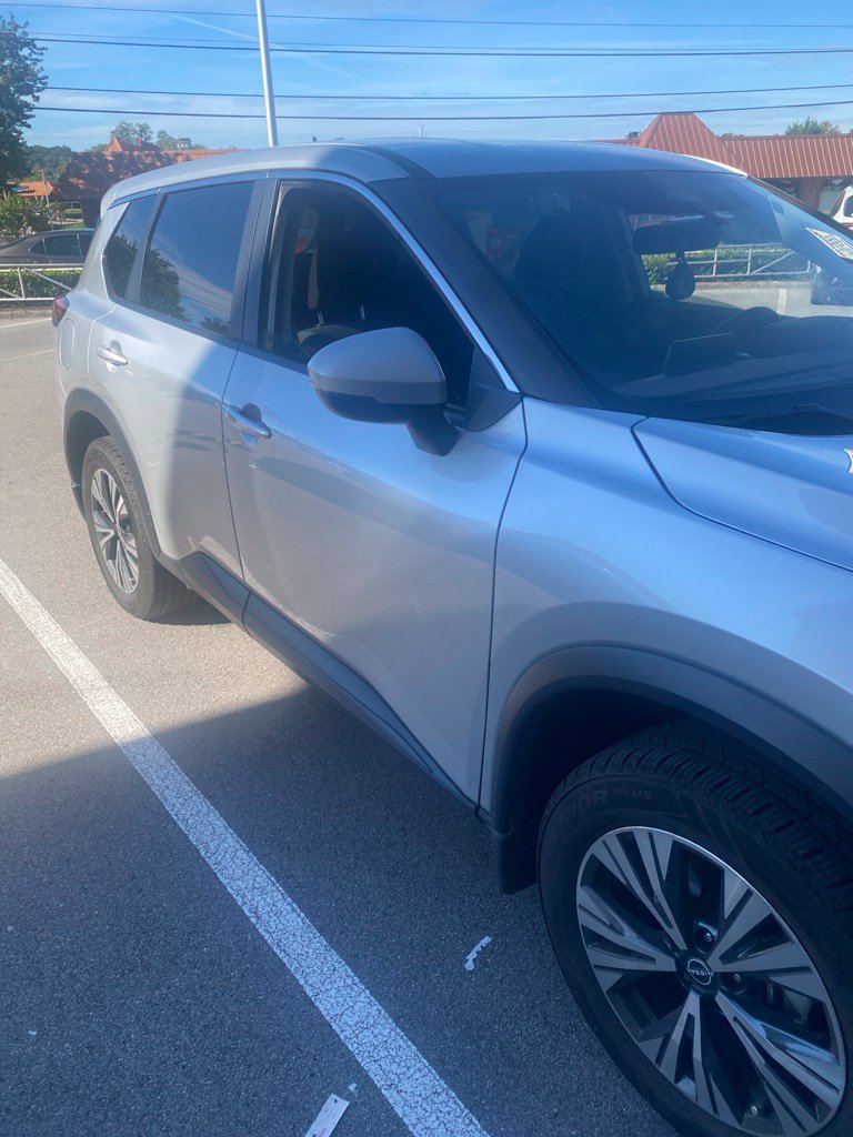 Used 2023 Nissan Rogue SV AWD/4WD image 2