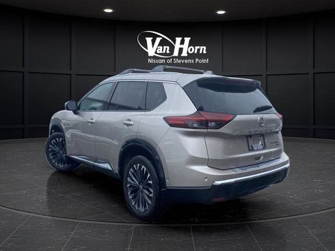 Used 2025 Nissan Rogue Platinum image 3