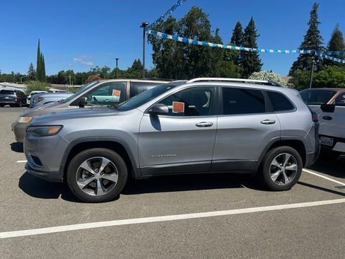 Used 2019 Jeep Cherokee Limited AWD/4WD image 5