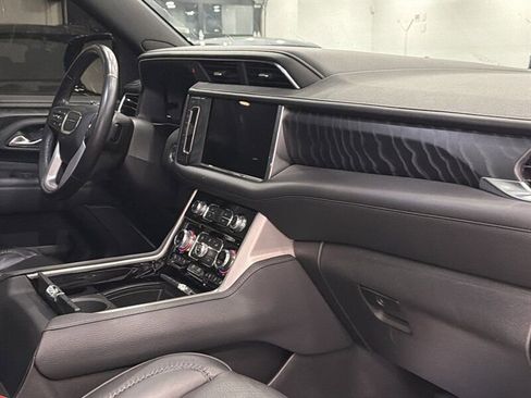 Used 2022 GMC Yukon XL Denali image 12
