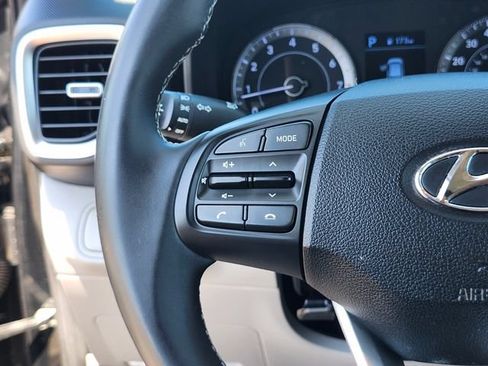 Used 2022 Hyundai Venue SEL FWD image 29
