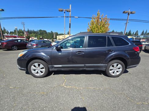 Used 2011 Subaru Outback 2.5i Premium w/ All-Weather Pkg AWD/4WD image 4