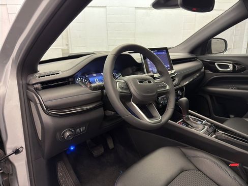 New 2025 Jeep Compass Latitude w/ Sun & Sound Group image 15