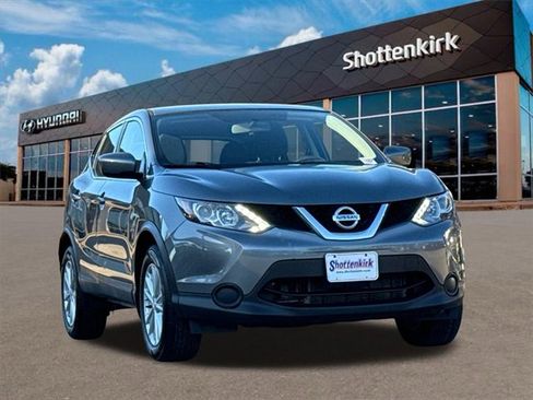 Used 2017 Nissan Rogue Sport S w/ S Appearance Package image 3