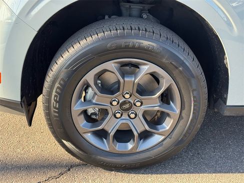 Used 2022 Ford Maverick XLT image 11