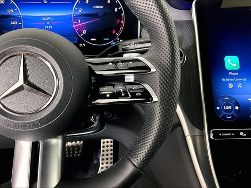 Used 2025 Mercedes-Benz GLC 300 image 23