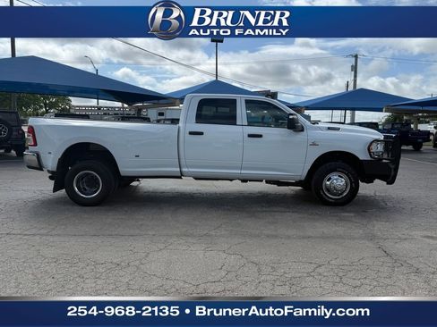 Used 2024 RAM 3500 Tradesman w/ Chrome Appearance Group image 4