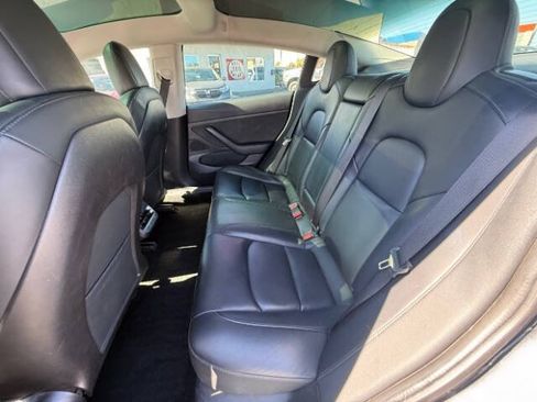 Used 2020 Tesla Model 3 Standard Range RWD image 14
