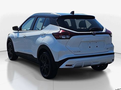 Used 2023 Nissan Kicks SV image 7