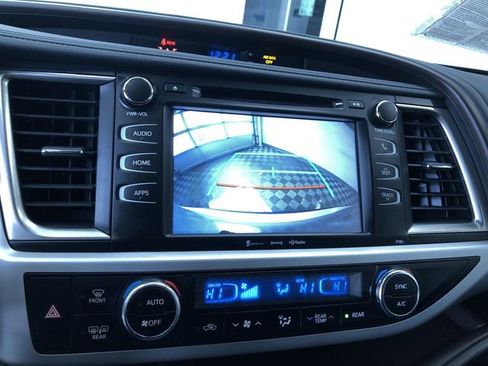 Used 2019 Toyota Highlander Plus w/ Phone Cable & Charge Package image 30