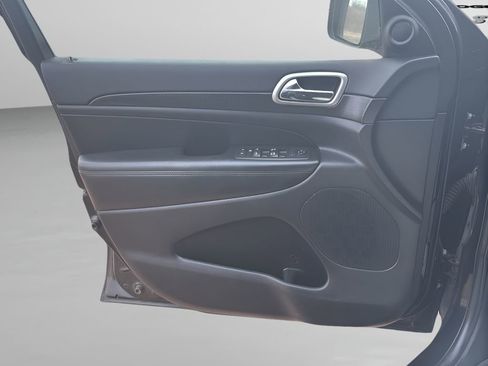 Used 2018 Jeep Grand Cherokee Laredo image 17